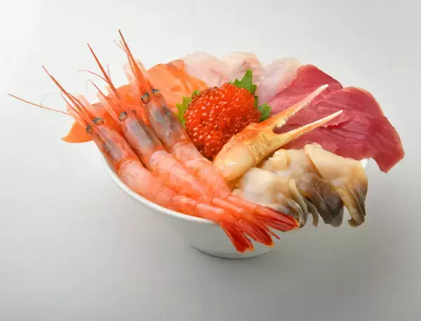 ボリューム満点なのに1,000円以下! 北海道で味わう高コスパ「海鮮＆肉どんぶり」5選
