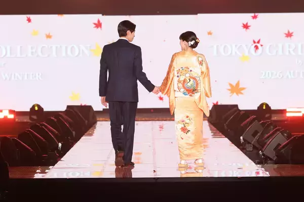 「めおと日和」“なつ美”芳根京子＆“瀧昌”本田響矢、“うぶキュン”手繋ぎランウェイ　1年ぶりの夫婦役に「地続きで…」