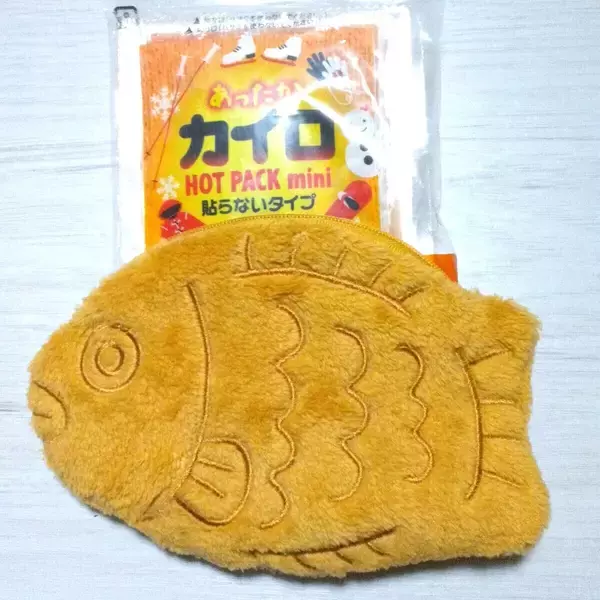 【ほっかほか】キャンドゥ、たい焼き姿のカイロポーチが話題 - 「眺めてるだけで ほっこりあたたまる笑」「帰りに寄ろw」の声