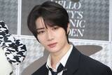 「TXT・BEOMGYU、ハローキティをエスコート　ピクニックしたい相手も明かす「公園に行って休みたい」」の画像1