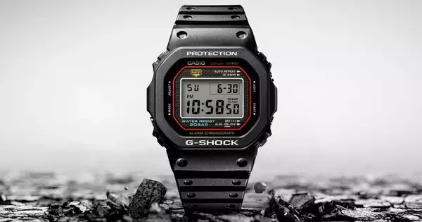 カシオ、「G-SHOCK」初号機の復刻モデル「DW-5000R」を12月13日に発売 