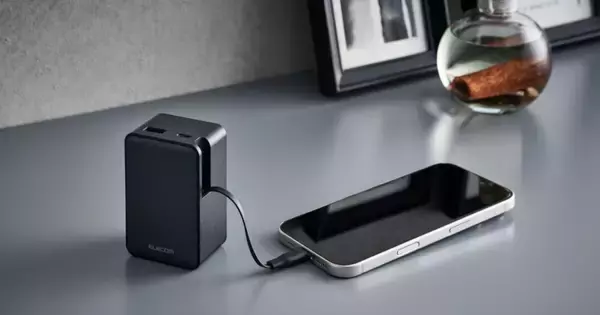 スマホと本体をまとめて充電できるモバイルバッテリー、巻き取り式USB-Cケーブルも一体化