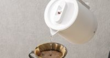 ニトリ、エディオンと共同開発の電気ケトル - レバーで湯量切替、転倒時も安心設計