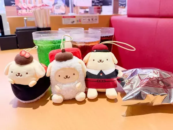 【スシロー×ポムポムプリン】お寿司になったプリンがかわいすぎる! マスコットやミニチャームなど、第1弾グッズを全部チェック