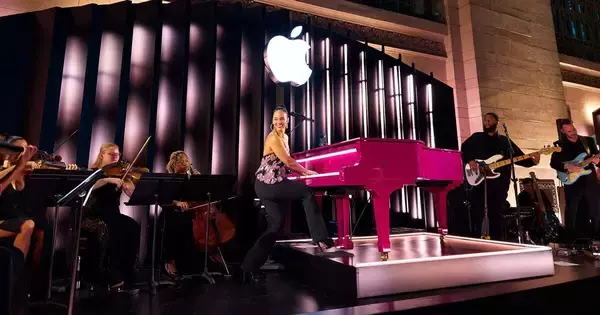 Apple、創立50周年の記念イベントをスタート　ニューヨークでは音楽ライブを実施