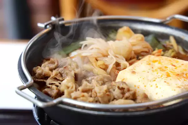 【実食レポ】ご飯は大盛推奨! すき家新作「牛・旨辛豆腐鍋定食」を実食 - 4種の“醤”でヤミツキ確定