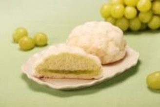 ローソン、山梨県産シャインマスカットを使用した「白いメロンパン」を発売