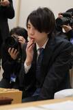 「正着だった「棋風の一手」 齊藤四段が伊藤女流四段との激戦制しリーグ入りつかむ　伊藤園お～いお茶杯第67期王位戦予選」の画像1