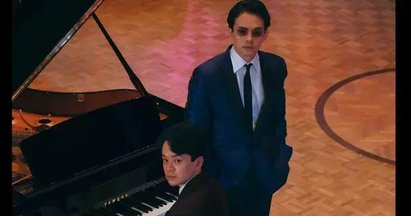 池松壮亮が1人2役でピアノに寄り添う　『白鍵と黒鍵の間に』特別ビジュアル