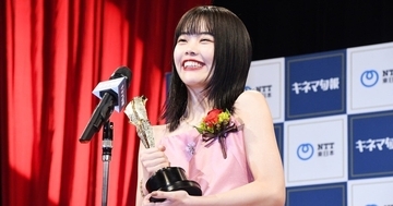 アイナ・ジ・エンド、キネ旬 新人女優賞受賞　岩井俊二監督&広瀬すずへ感謝伝える