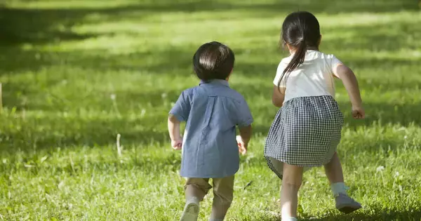 銀座ホステスが見たお金持ち 第60回 「わざわざ走るためだけに月謝」富裕層の間で子どもを“かけっこ教室”に通わせるのが流行っているワケ