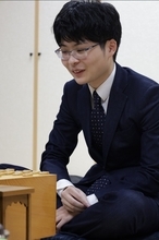 「ジッと」の２手が主役の好局　藤本渚七段が永井大三段完封でタイに　第57期新人王戦決勝三番勝負第２局