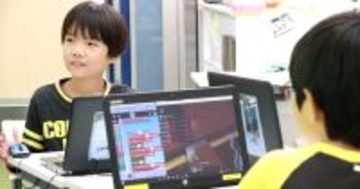 KDDI、マインクラフトで学べる小学生向けのプログラミング教室を開始