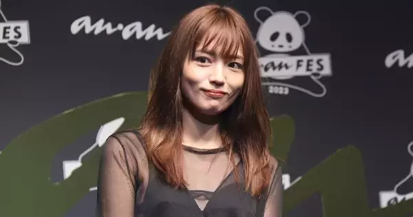 川口春奈、セクシーなシースルー衣装で授賞式登壇「こういうスタイルが 