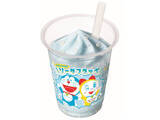 「【ファミマ×ドラえもん】パチパチ食感が楽しい「ソーダフラッペ」新登場! 江戸切子グラスなどファミマオンラインに限定グッズも」の画像1