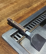 【危険】「ヘラの置き方にご注意を」広島のお好み焼き店がXで注意喚起 -「そう置いていましたW」「うっかりやっちゃうんですよね」の声