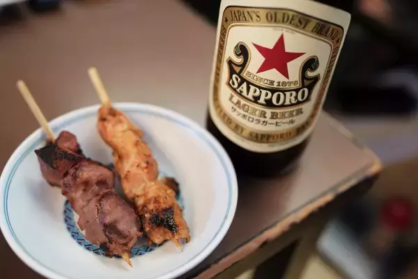 サッポロビール、全国で「赤星★縁日」キャンペーンを展開中「酒場で歓談するときの1杯に」 - 吉祥寺では飲み歩きイベントも