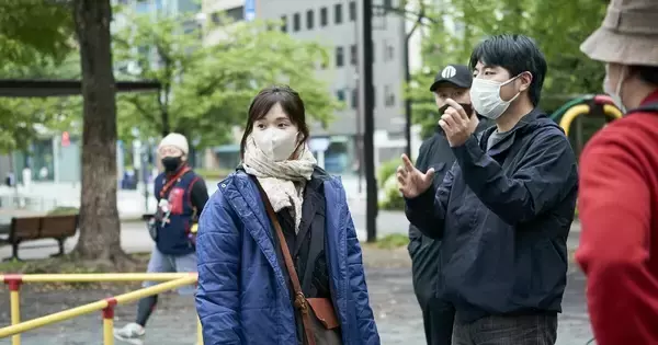 松岡茉優&窪田正孝、過酷な撮影でもコミュニケーションのプロ精神 『愛にイナズマ』裏側