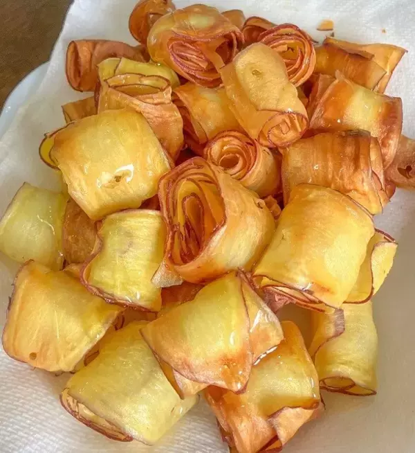 サツマイモのパリパリレシピ爆誕に19万いいね! -「天才の所業」「こんなのもう優勝確定してる、、、」「手が!!!止まらない!!!!!!!」と話題沸騰