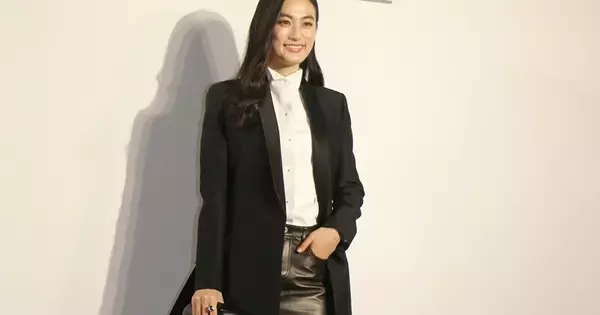 八木莉可子、レザーミニ丈スカートから輝く美脚を大胆披露　驚きのバレンタインの渡し方「あえて…」