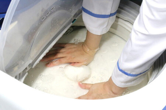 【12月第3土曜日は大洗濯の日】「カーテン」「羽毛布団」「カーペット」など大物洗いのポイントは? ライオンが解説