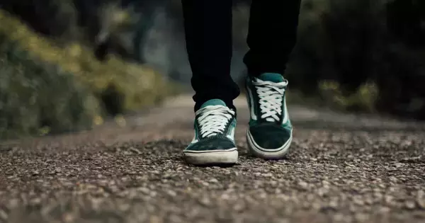 「激しい運動」は逆効果? 医師が語る“老化を防ぐ歩き方”