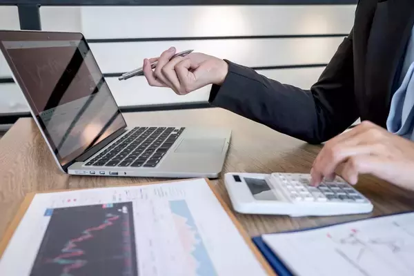 起業の手続き方法は？事前に決めておくこと、手続きのSTEPを解説