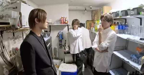 「見ててイタい」「カッコ悪い」　バースデーイベントに遅刻、しかもその服装は…