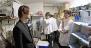 「見ててイタい」「カッコ悪い」　バースデーイベントに遅刻、しかもその服装は…