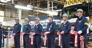 いすゞ、藤沢工場の大型車生産ラインで生産台数累計100万台達成 - 2026年までの約22年間で