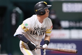 「怖い、怖すぎる…」他球団ファンを震撼とさせるSB30歳内野手“やり返し”のグランドスラムが話題　本塁打＆打点リーグトップ「これは四番の仕事」