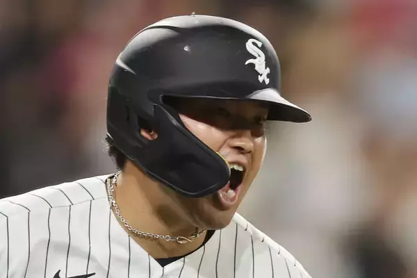 「現在はオオタニより上」村上圧巻の2戦連発、キング独走19号2ランに地元ファンから切なる“残留”要請「6月前に19本塁打はえぐい」「どうかここを去らないで…」