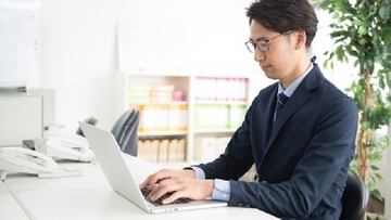 肩や首に辛さがある方は必読！パソコン作業の時のイチオシ姿勢とは