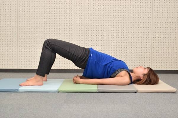 ヒップをほぐして鍛えて持ち上げる！40～50代におすすめヨガポーズ５選