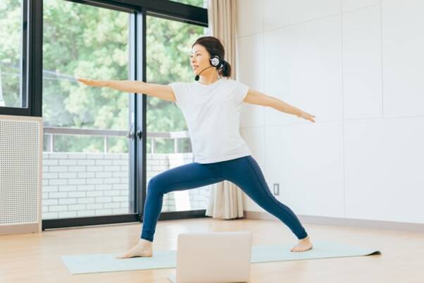 ヒップをほぐして鍛えて持ち上げる！40～50代におすすめヨガポーズ５選