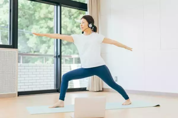 「ヒップをほぐして鍛えて持ち上げる！40～50代におすすめヨガポーズ５選」の画像