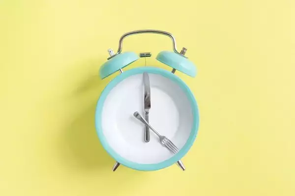 シフトワーカーの健康を守る食事とは？夜勤の太らない食べ方も紹介