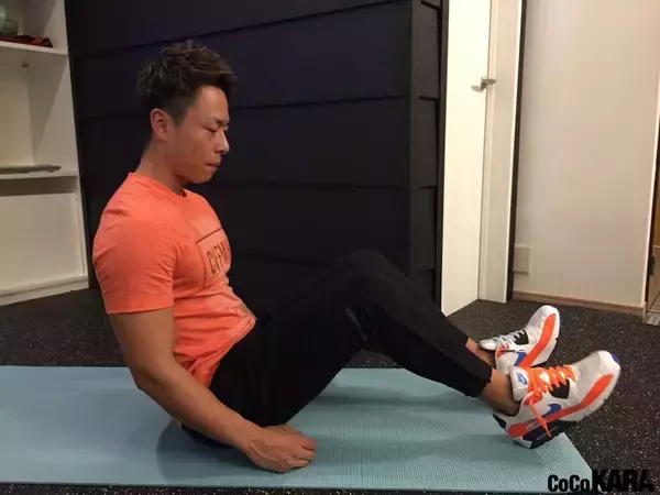 人気パーソナルトレーナーが教える自宅でできる超簡単トレーニング「腰回りをスッキリ くびれが欲しい！」