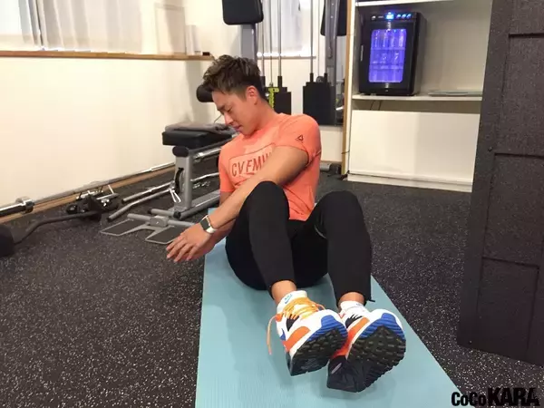 「人気パーソナルトレーナーが教える自宅でできる超簡単トレーニング「腰回りをスッキリ くびれが欲しい！」」の画像