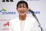 「「全然知らなくて…教えてほしかったなと」坂本花織さん電撃入籍→“事前報告なかった”とこぼすフィギュアレジェンド　現役時代のスケーティングを「氷上に咲くひまわり」と表現」の画像1