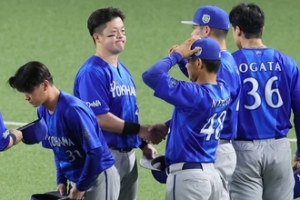 「牧の顔見て涙が止まらない」“終戦後”ベンチでDeNA主砲が見せた表情に「来年こそという強い決意が…」「そりゃ悔しいだろう」