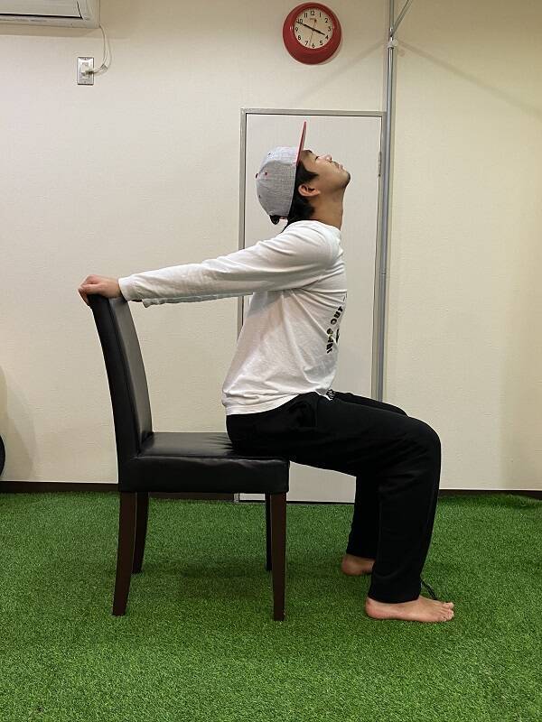 「自宅でできる椅子を使ったトレーニング」～首・腕・胸～