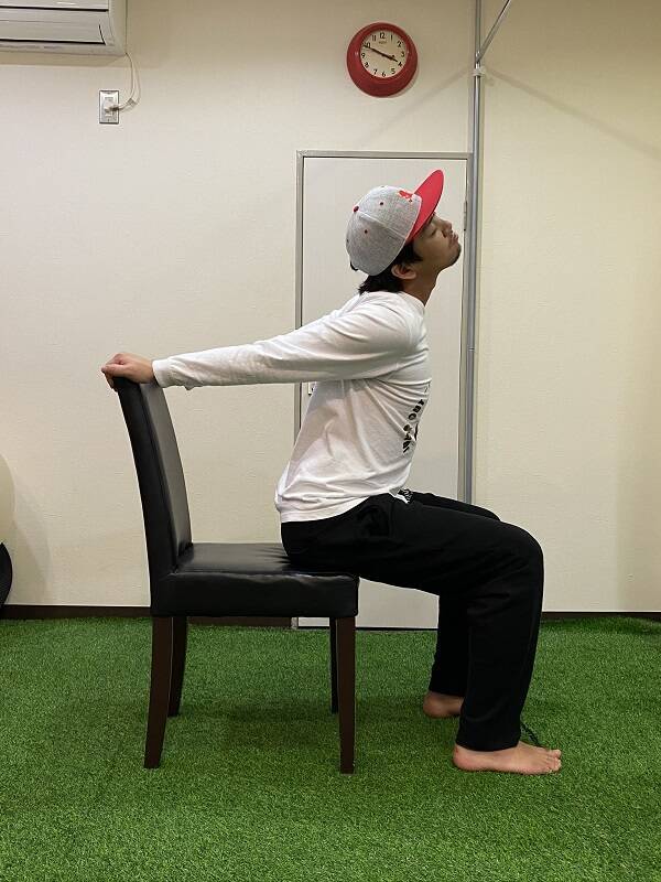 「自宅でできる椅子を使ったトレーニング」～首・腕・胸～
