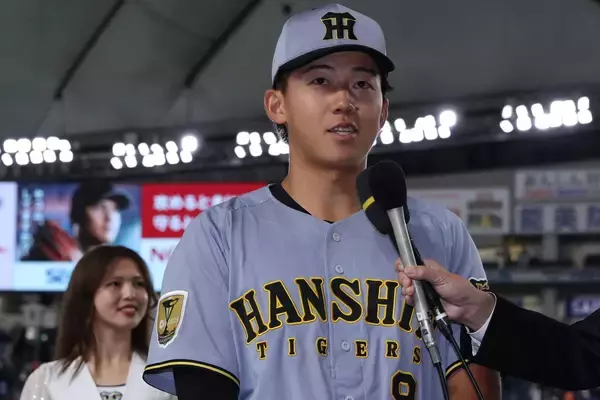 「初々しくて可愛かった」猛打賞の阪神ドラ1ルーキー、プロ初の“お立ち台”に反響「次は甲子園でのヒロインデビューやな」