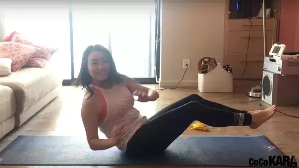 元NFLチアが教える　元気になるストレッチ＃7 腹筋を鍛える！