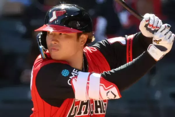 「しれっとメジャー史上初記録作っちゃうバケモン」村上宗隆、15号ソロで「8カード連続初戦本塁打」逆方向へ豪快な一発　ジャッジに並びMLB全体トップ