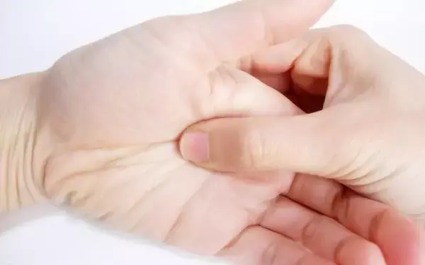 手は人体の縮図！指ヨガでお手軽セルフケア