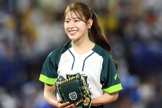 「マジでアイドルかと思った…」日本シリーズ、横浜スタジアムに降り立った22歳美女の“正体”にネット騒然「最強かよ」