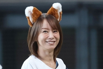 「44歳には絶対みえない」エスコンフィールドに舞い降りたレジェンドアイドルのきつねダンス動画が話題「永遠にかわいい」「ブクマした」