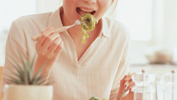 ついつい食べ過ぎちゃう人に朗報 食べ過ぎを抑える3つのコツ 22年10月31日 エキサイトニュース ついつい食べ過ぎちゃう人に朗報 食べ過ぎを抑える3つのコツ 22年10月31日 エキサイトニュース